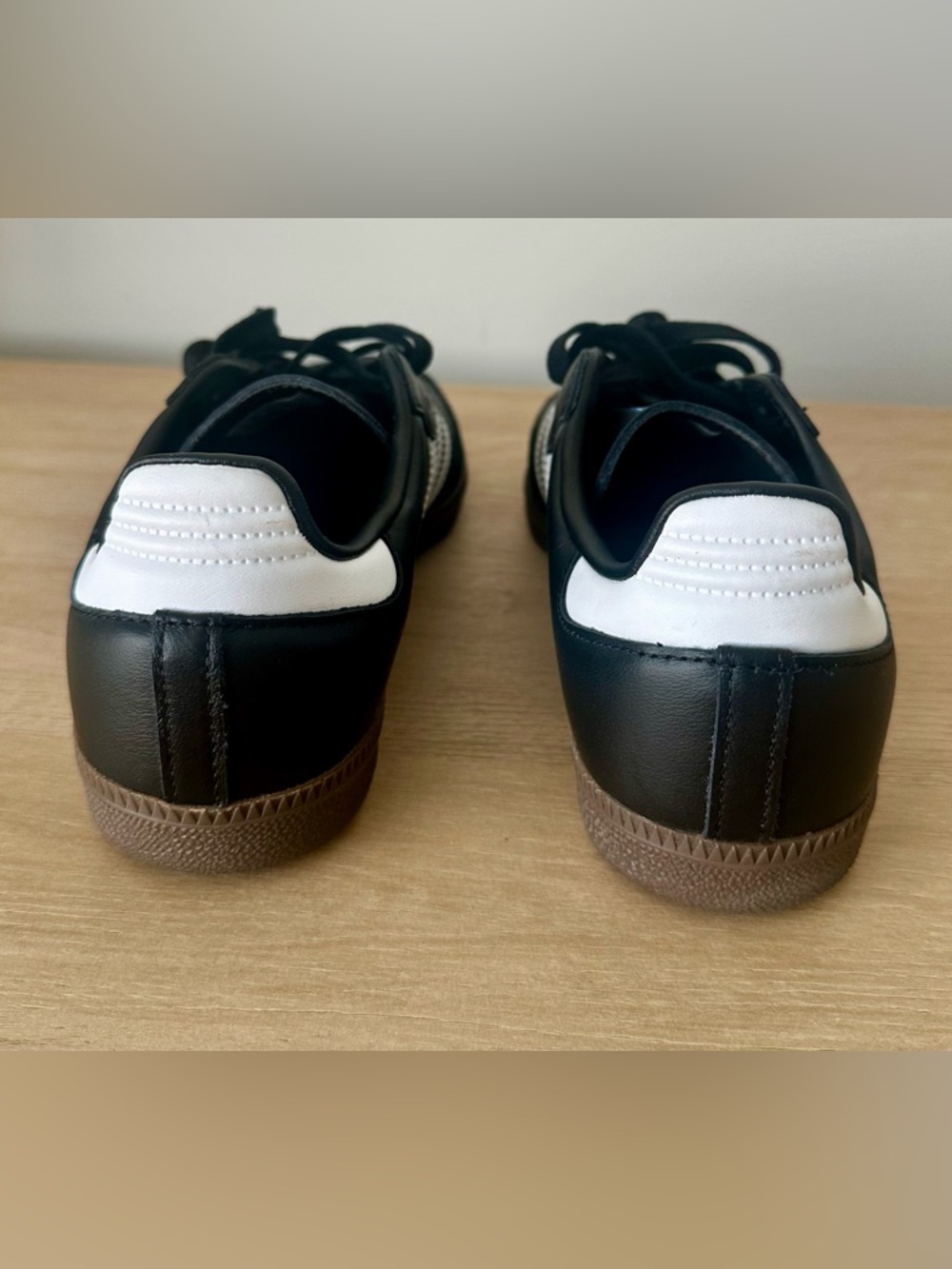 Adidas Samba OG Black/Cloud White Stripes w/Gum Bottom Size 6 - Picture 3 of 6